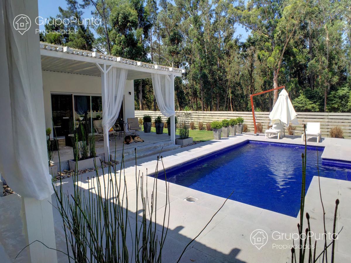 Casa moderna  en  venta y en alquiler en  Parque Burnett , Pinares · Foto 4