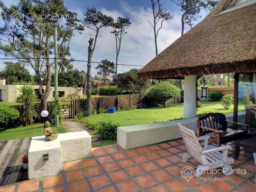 Casa con piscina climatizada y  vista al mar en alquiler  en Pinares  - Punta del Este · Foto 2