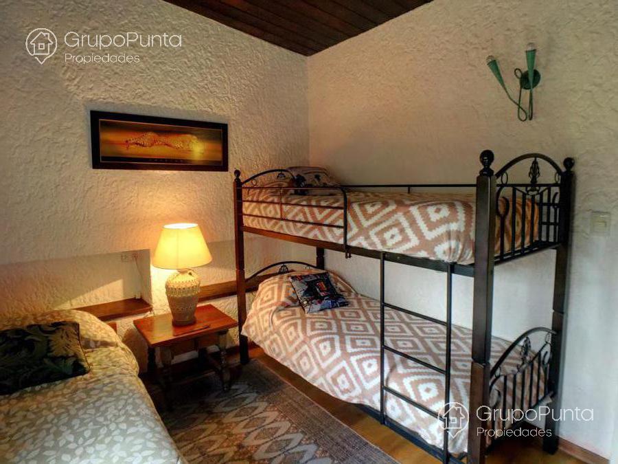 Casa con piscina climatizada y  vista al mar en alquiler  en Pinares  - Punta del Este · Foto 4