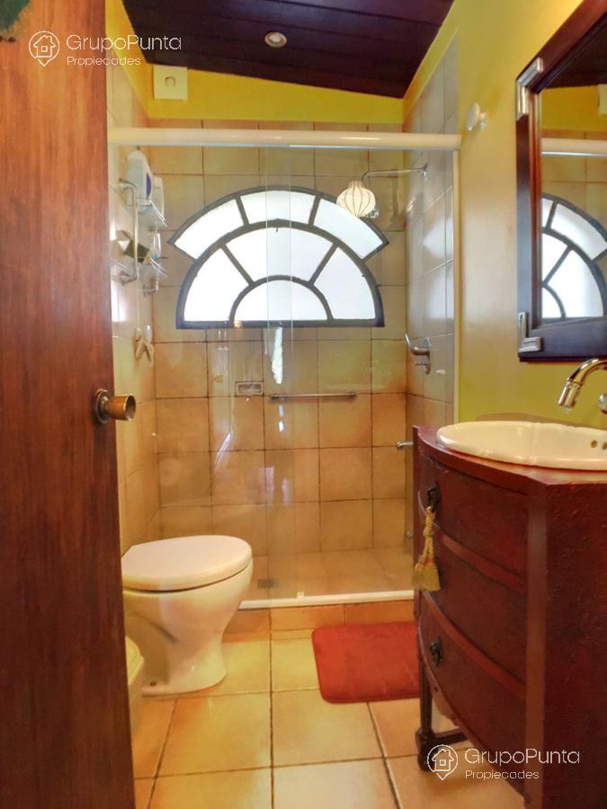 Casa con piscina climatizada y  vista al mar en alquiler  en Pinares  - Punta del Este · Foto 5