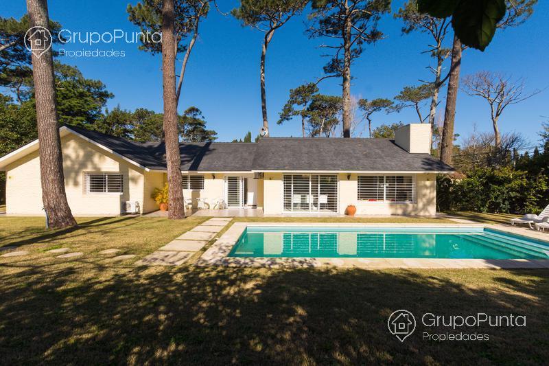 Casa con piscina playa mansa  en venta -alquiler  - Punta del Este · Foto 5