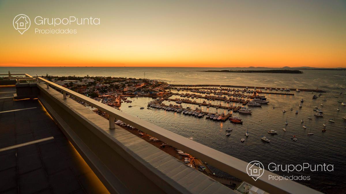 Departamento penthouse  en edificio Monarca, Punta del Este - Península · Foto 2