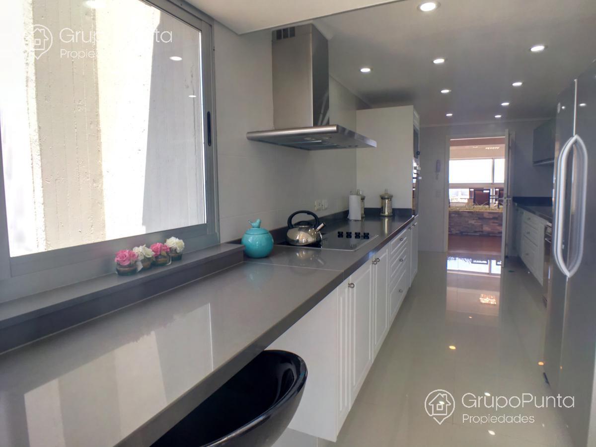 Departamento penthouse  en edificio Monarca, Punta del Este - Península · Foto 10