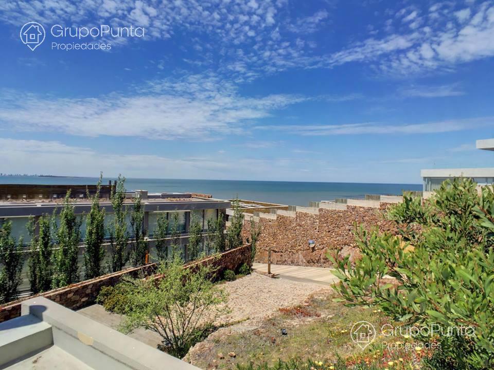 Departamento duplex con jardin y vista al mar   servicios premium   Punta Ballena · Foto 2