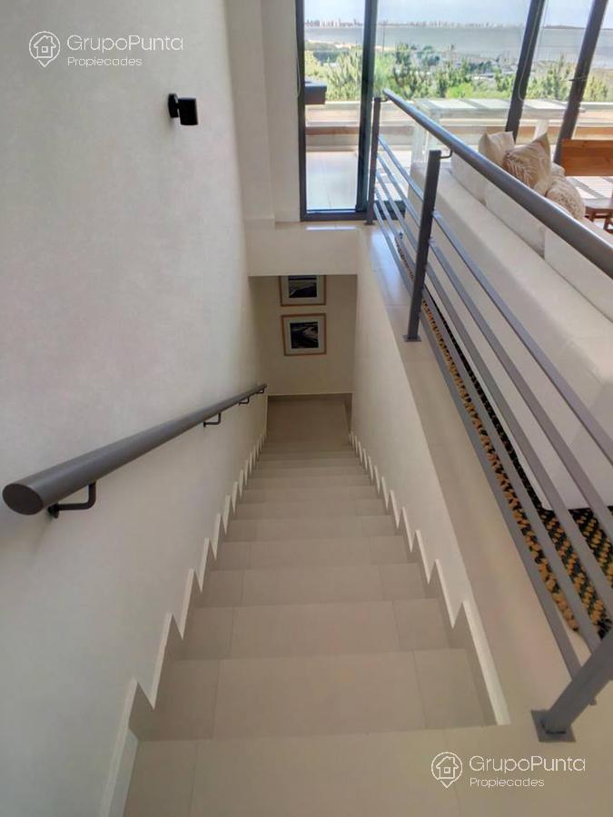 Departamento duplex con jardin  frente al mar en Punta Ballena · Foto 8