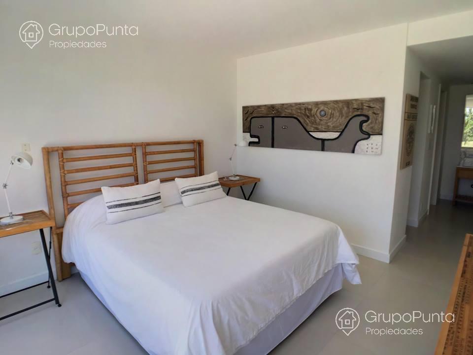 Departamento duplex con jardin  frente al mar en Punta Ballena · Foto 11