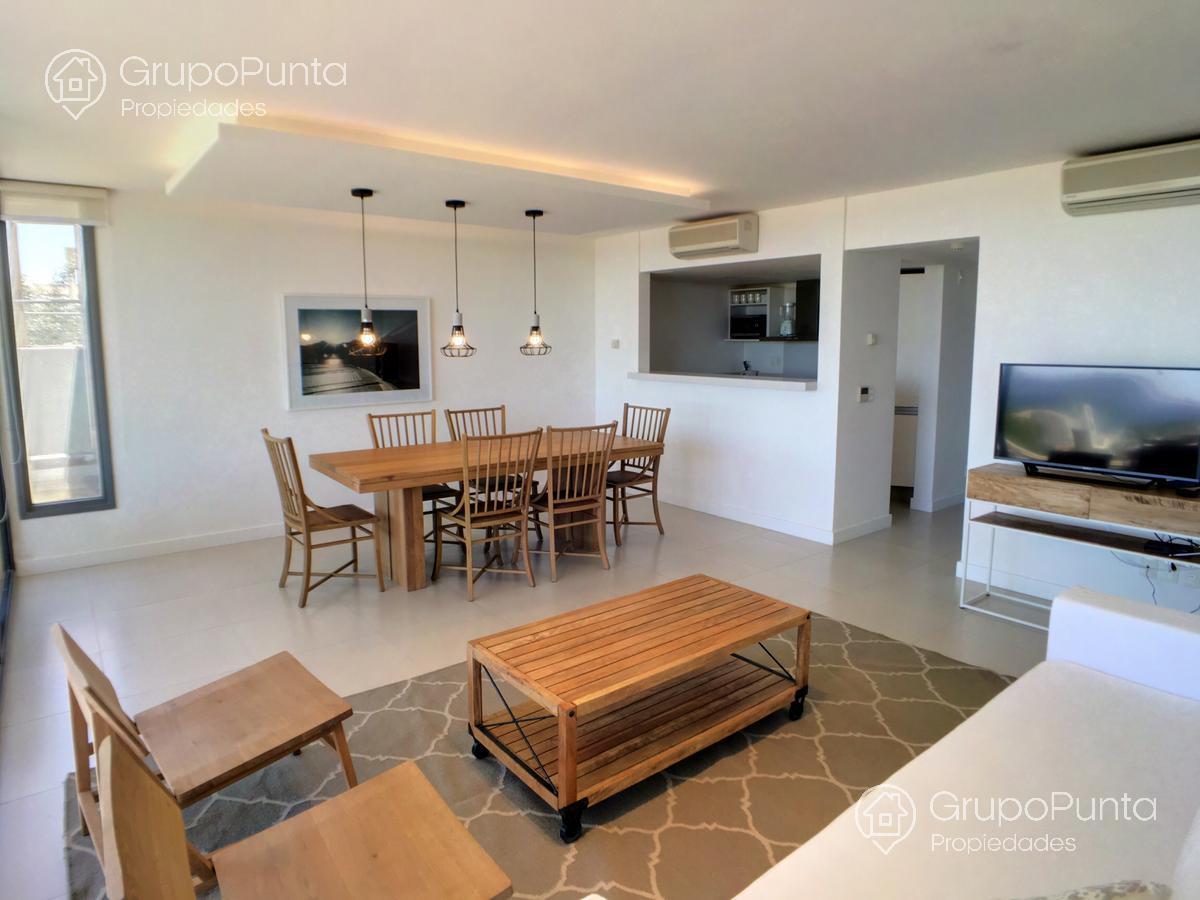 Departamento duplex con jardin frente  al mar en   alquiler  en venta   Punta Ballena · Foto 2