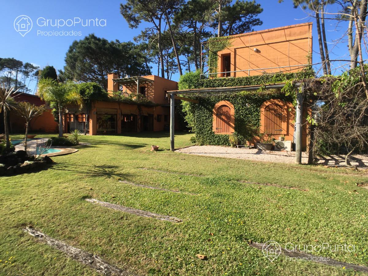 Casa grande con piscina  en barrio privado - La Arbolada -Zona colegios · Foto 4
