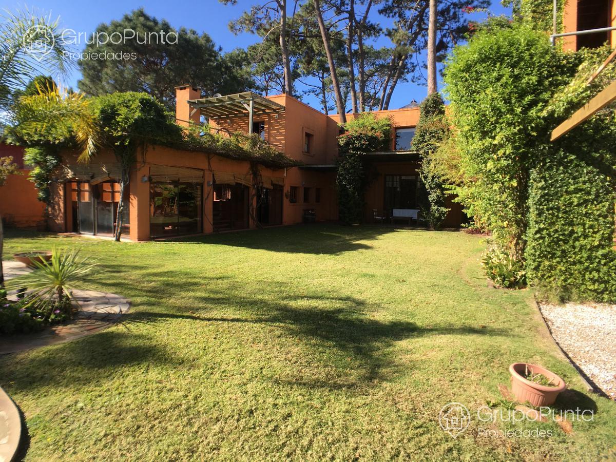 Casa grande con piscina  en barrio privado - La Arbolada -Zona colegios · Foto 5