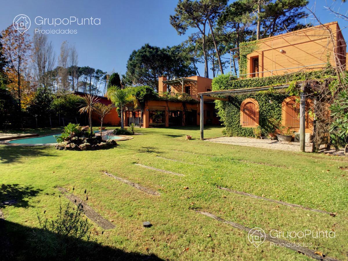 Casa grande con piscina  en barrio privado - La Arbolada -Zona colegios · Foto 10