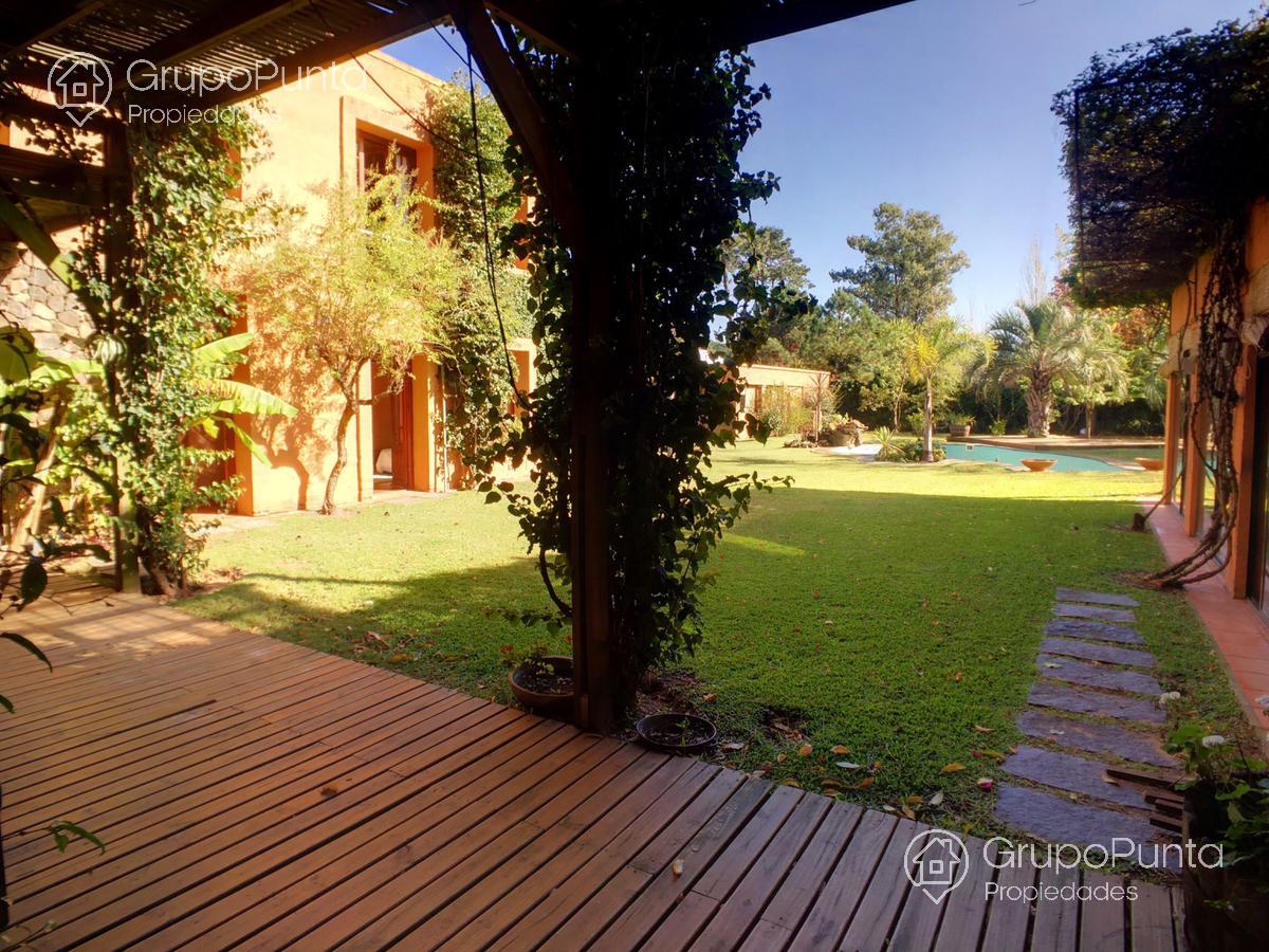 Casa grande con piscina  en barrio privado - La Arbolada -Zona colegios · Foto 11