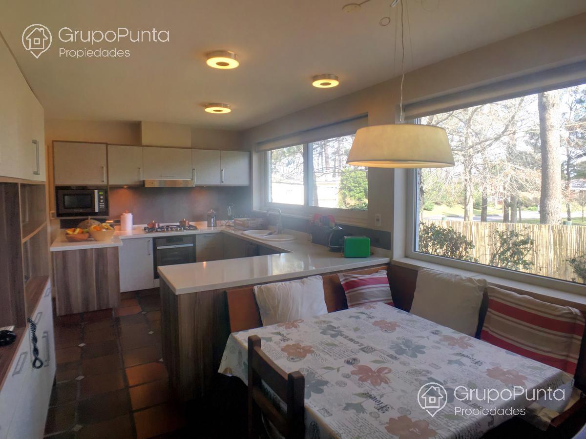 Casa con piscina , 5 dormitorios en alquiler Punta del Este   playa mansa · Foto 8