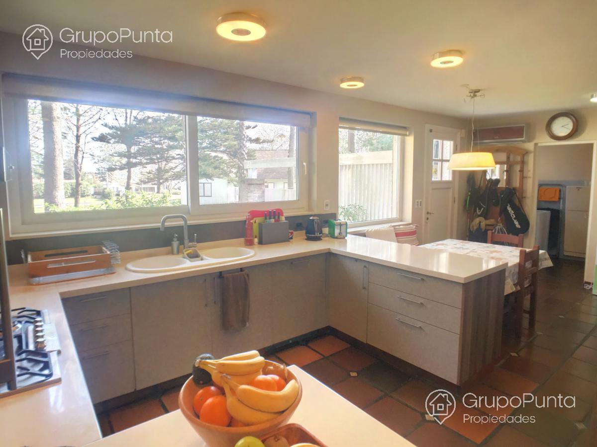 Casa con piscina , 5 dormitorios en alquiler Punta del Este   playa mansa · Foto 9