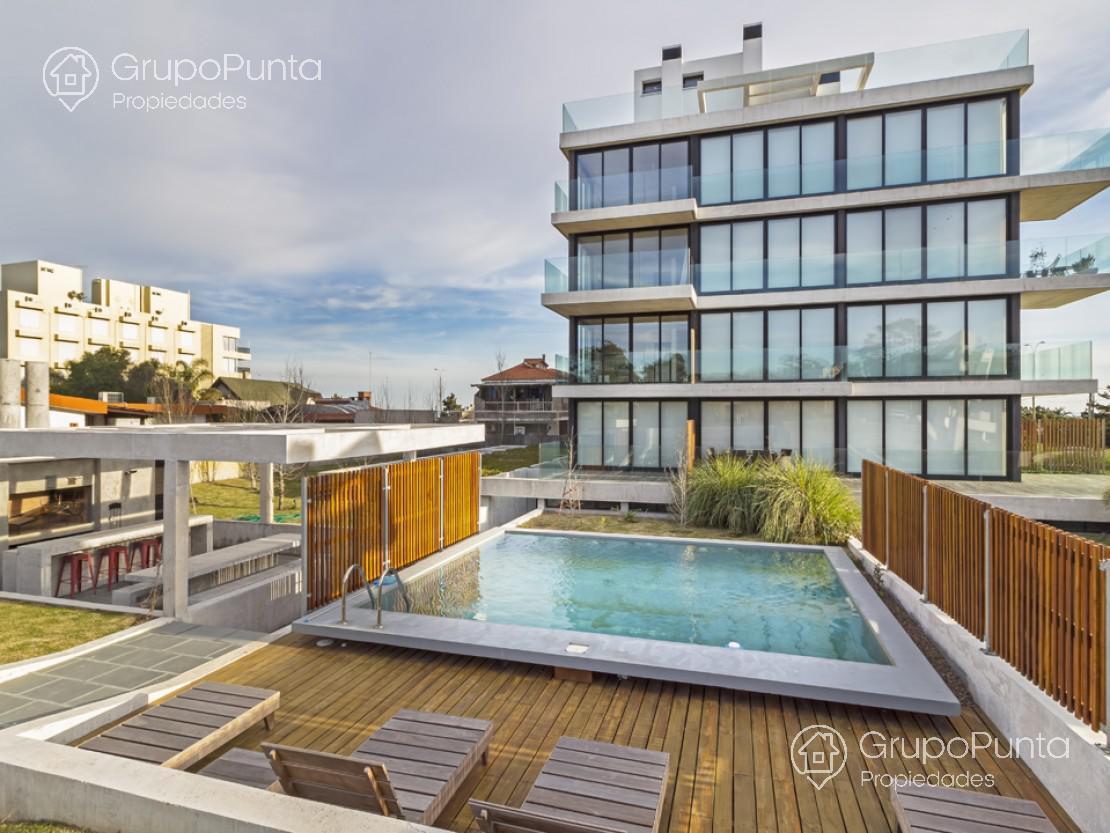 Departamento 2 dormitorios contra  frente al mar en  Punta del Este , Playa Mansa
