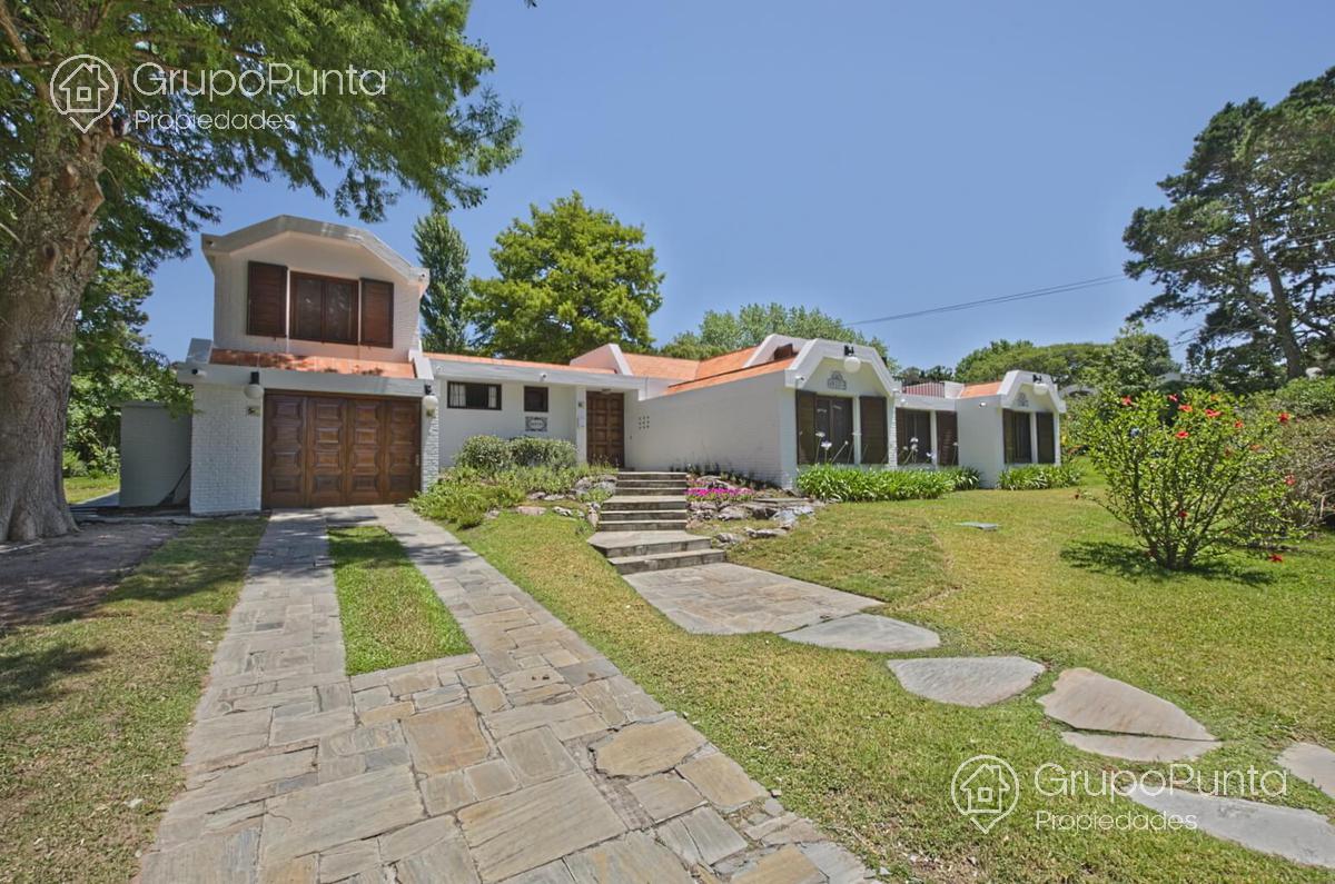 Hermoso chalet con piscina climatizada en alquiler en zona Golf - Punta del Este · Foto 2