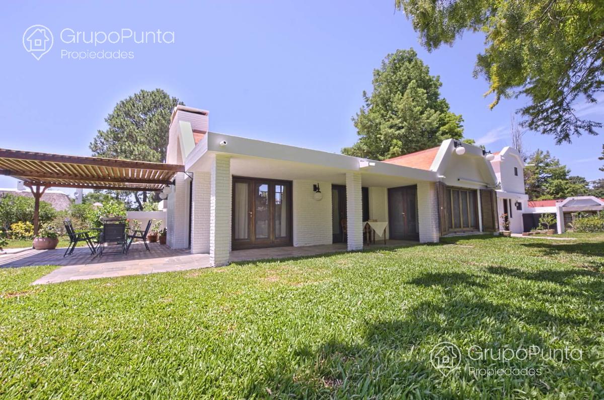 Hermoso chalet con piscina climatizada en alquiler en zona Golf - Punta del Este · Foto 4