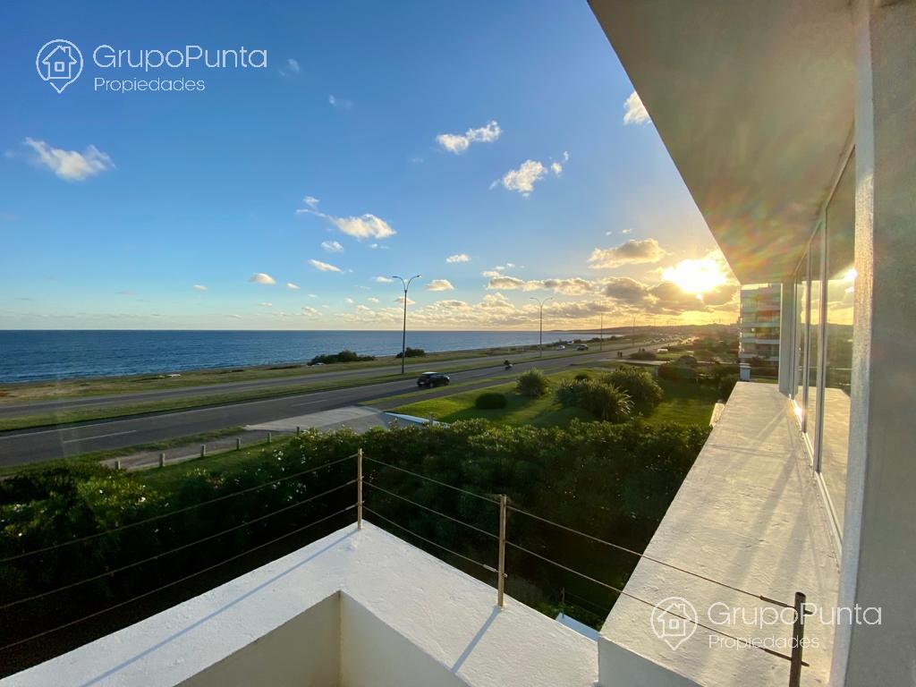 Espectacular Casa  frente al mar en venta y alquiler anual  - Playa Mansa - Punta del Este · Foto 3