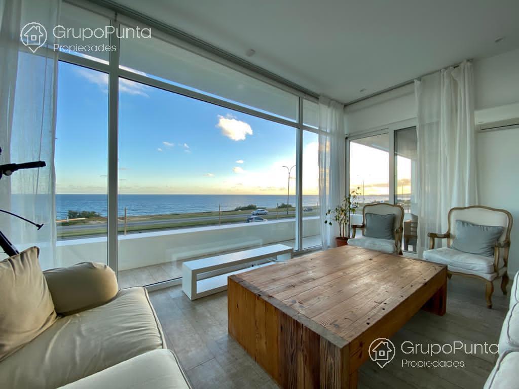 Espectacular Casa  frente al mar en venta y alquiler anual  - Playa Mansa - Punta del Este · Foto 4