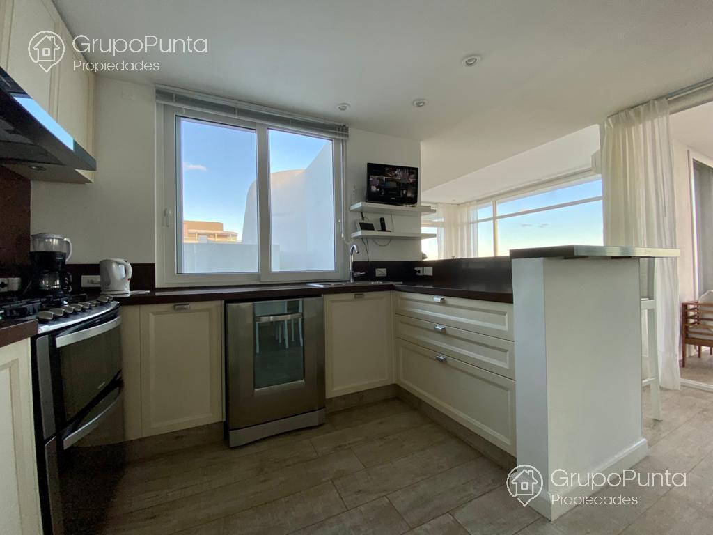 Espectacular Casa  frente al mar en venta y alquiler anual  - Playa Mansa - Punta del Este · Foto 10