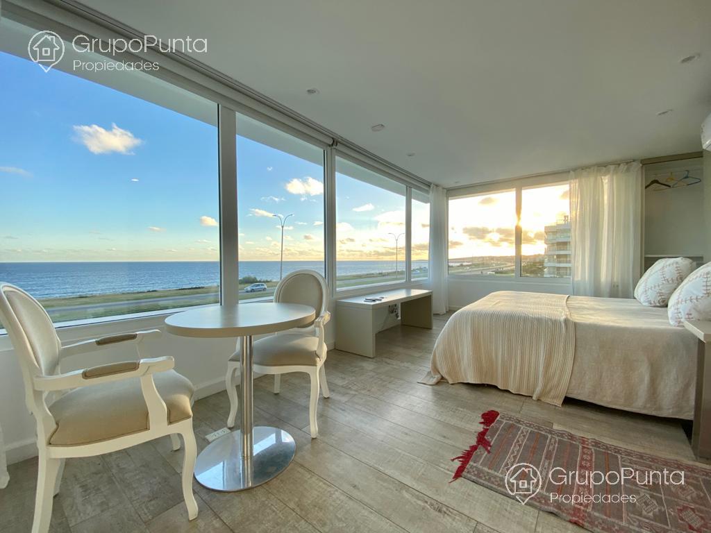 Espectacular Casa  frente al mar en venta y alquiler anual  - Playa Mansa - Punta del Este · Foto 12