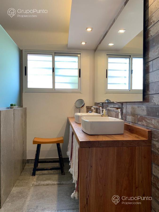 Casa en venta y alquiler  a 200 metros del mar  en la  Península- Punta del Este · Foto 8