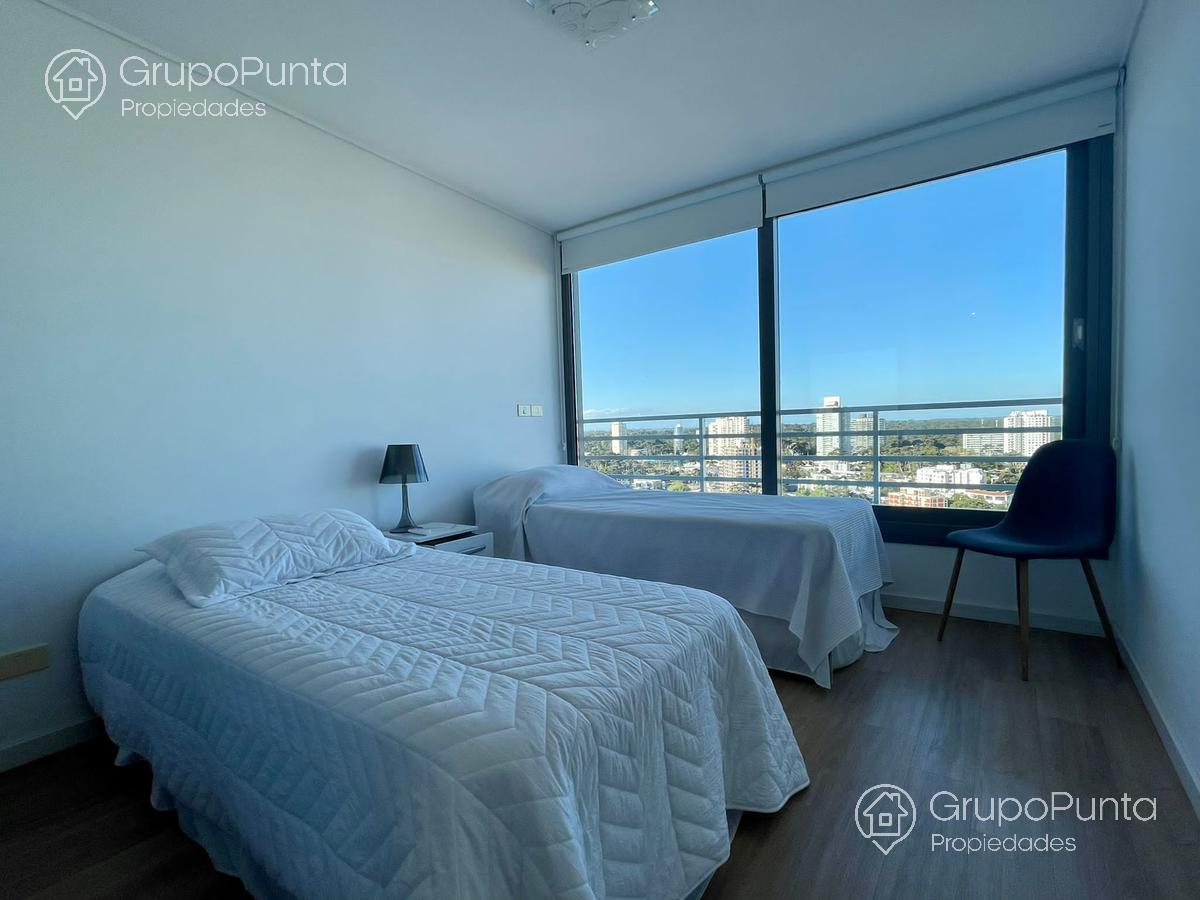 Departamento en venta y alquiler de 2 dormitorios -  Playa Mansa, zona Conrad Ref:0221 · Foto 9