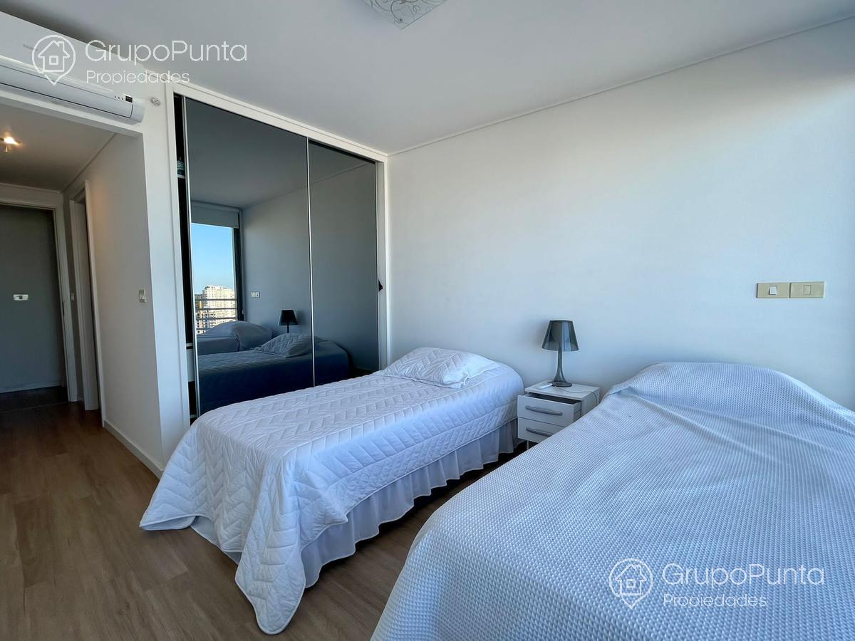 Departamento en venta y alquiler de 2 dormitorios -  Playa Mansa, zona Conrad Ref:0221 · Foto 11