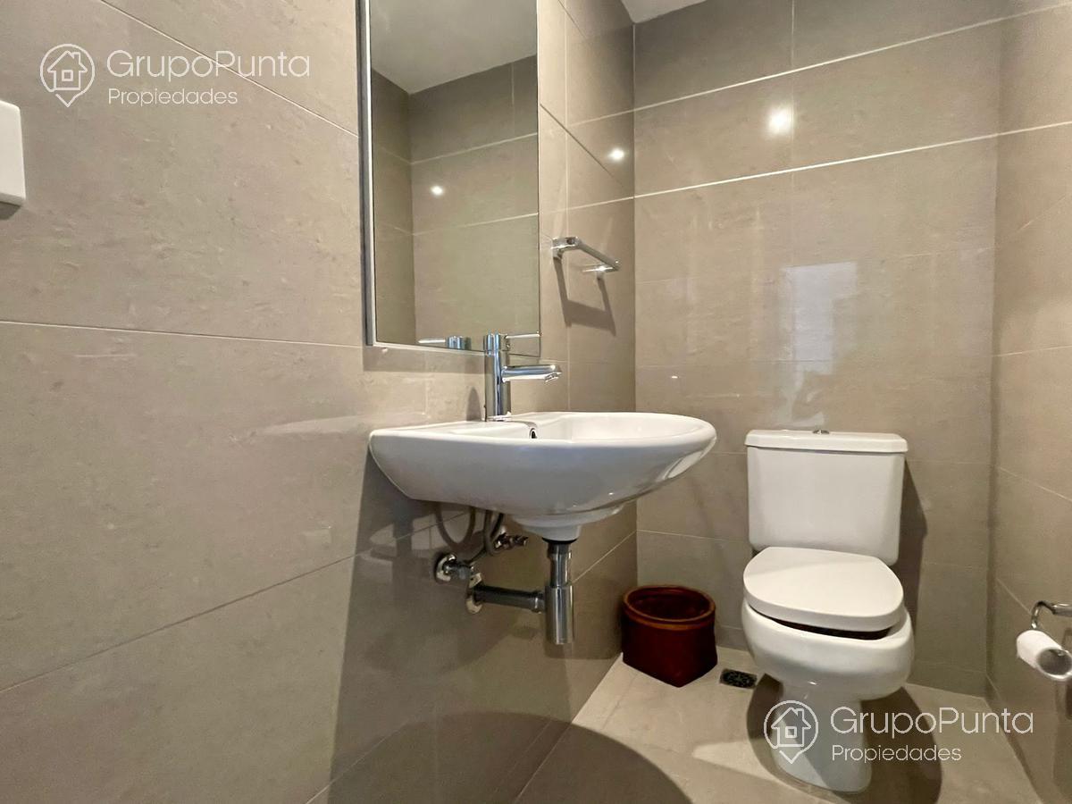 Departamento en venta y alquiler de 2 dormitorios -  Playa Mansa, zona Conrad Ref:0221 · Foto 12