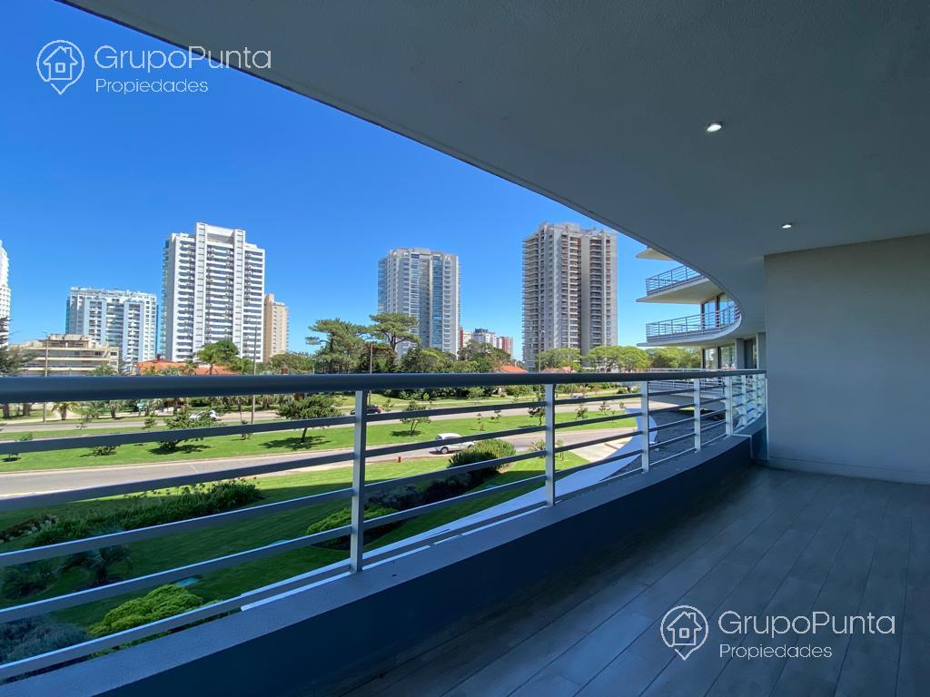 Departamento de 3 dormitorios con vista al mar punta del este -  Playa Mansa Ref:0210 · Foto 2
