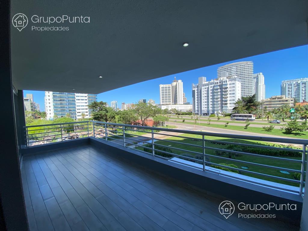 Departamento de 3 dormitorios con vista al mar punta del este -  Playa Mansa Ref:0210 · Foto 3