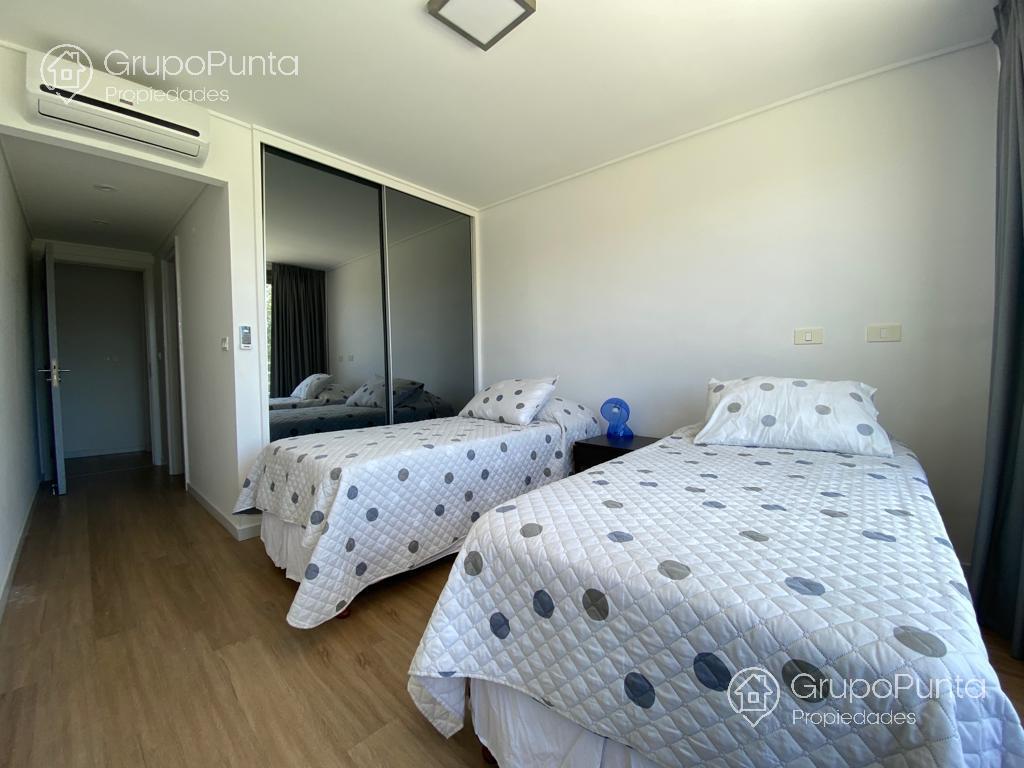Departamento de 3 dormitorios con vista al mar punta del este -  Playa Mansa Ref:0210 · Foto 12