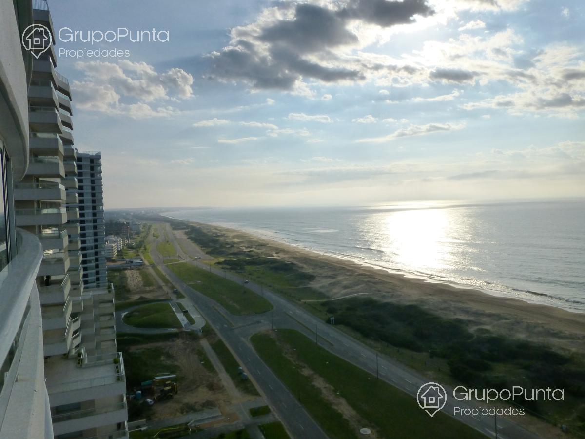 Departamento en alquiler frente al mar  en Punta del Este -  Playa Brava