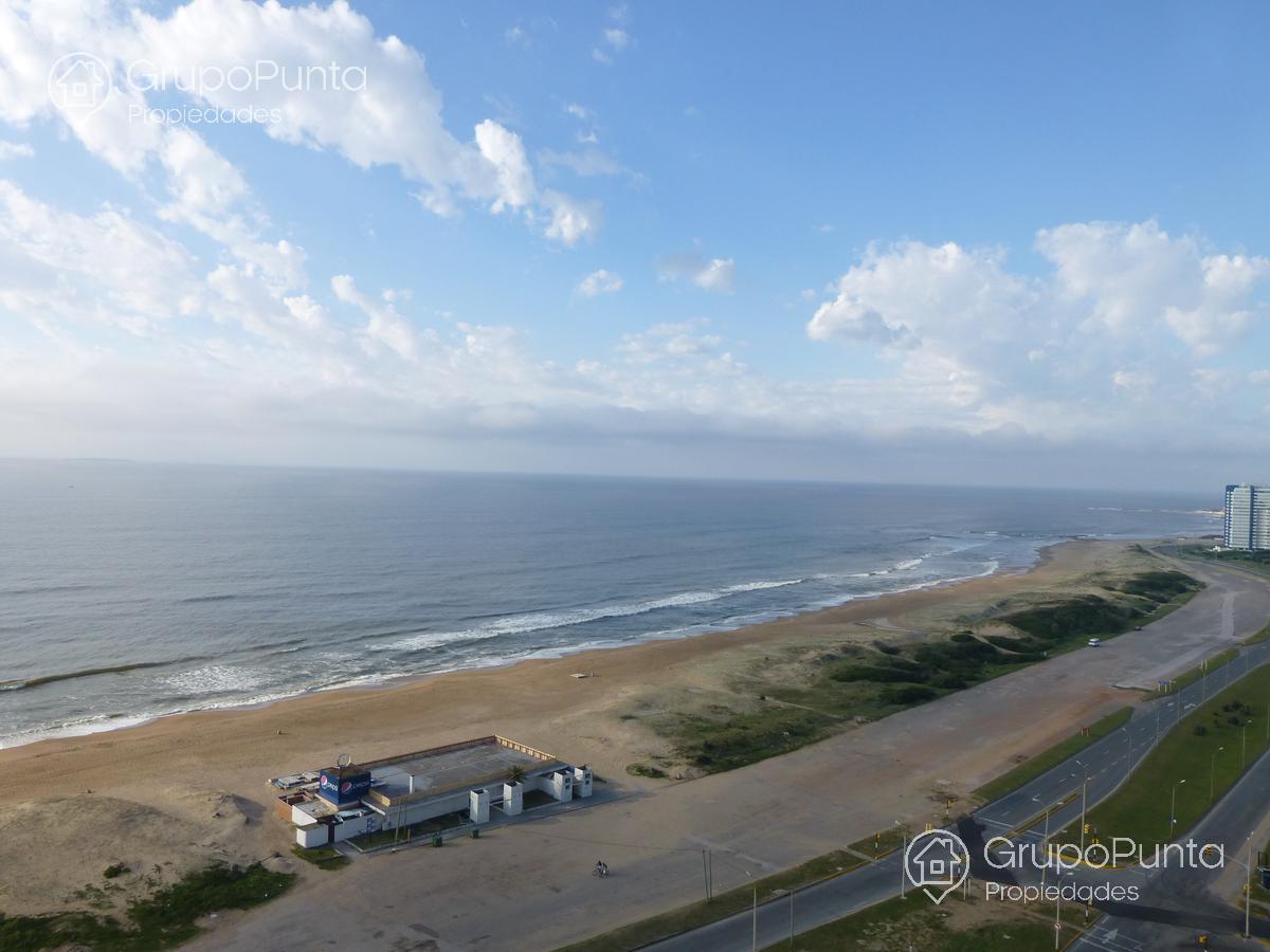 Departamento en alquiler frente al mar  en Punta del Este -  Playa Brava · Foto 2
