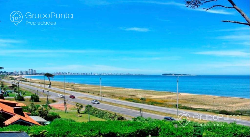 Casa frente al mar con 8 dormitorios   - Playa Mansa- Punta del Este · Foto 3