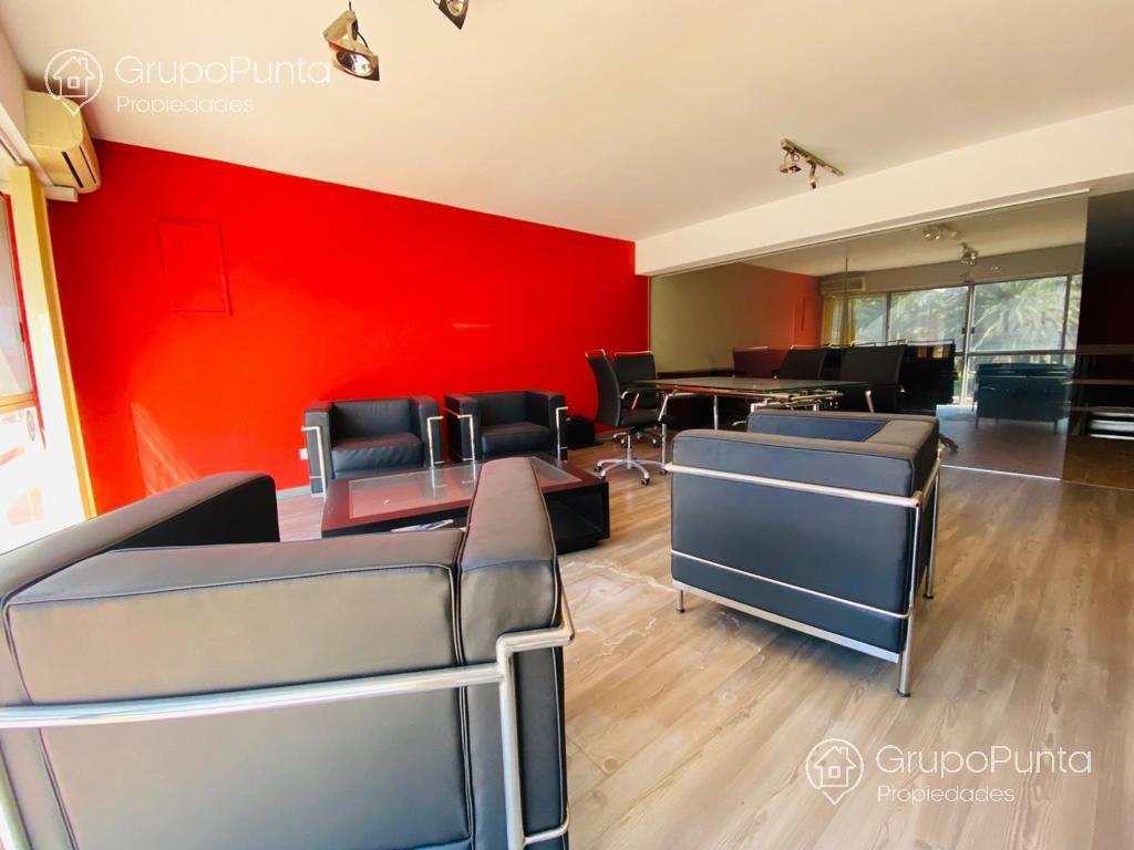 Local en alquiler anual en zona comercial -Peninsula- Punta del Este · Foto 4