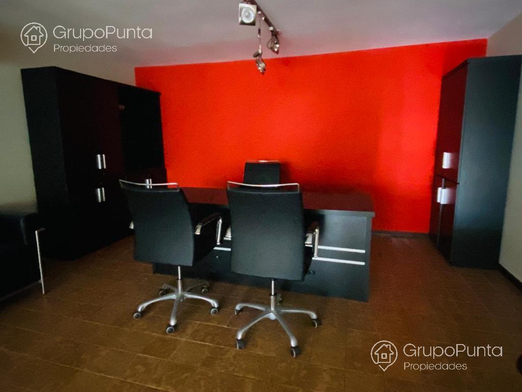 Local en alquiler anual en zona comercial -Peninsula- Punta del Este · Foto 7