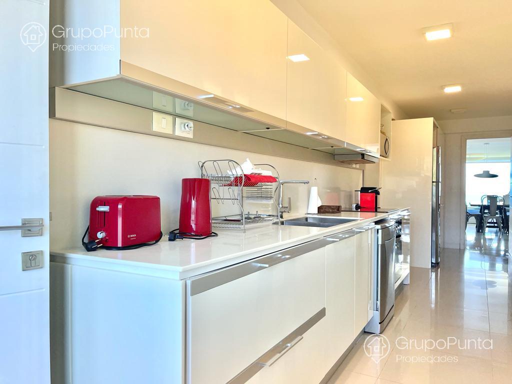 Departamento 3 dormitorios frente al mar edificio Lumiere   Playa Mansa · Foto 12