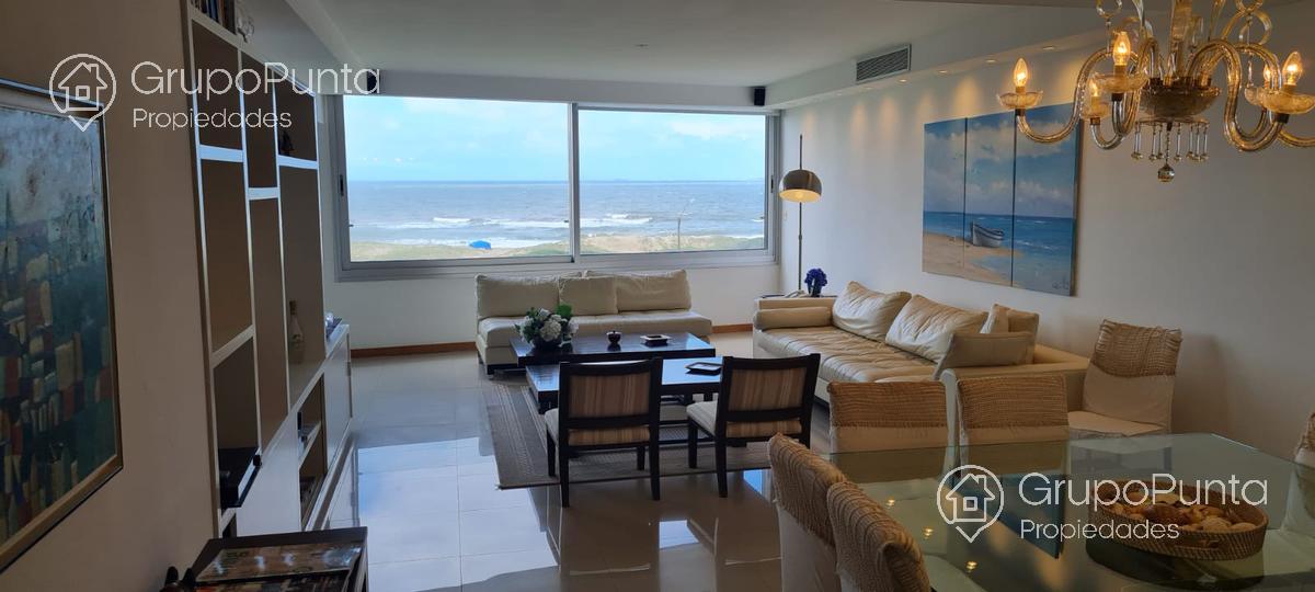 Departamento frente al mar  tres dormitorios y dependencia - torre de categoría  - Playa brava- Punta del Este · Foto 2