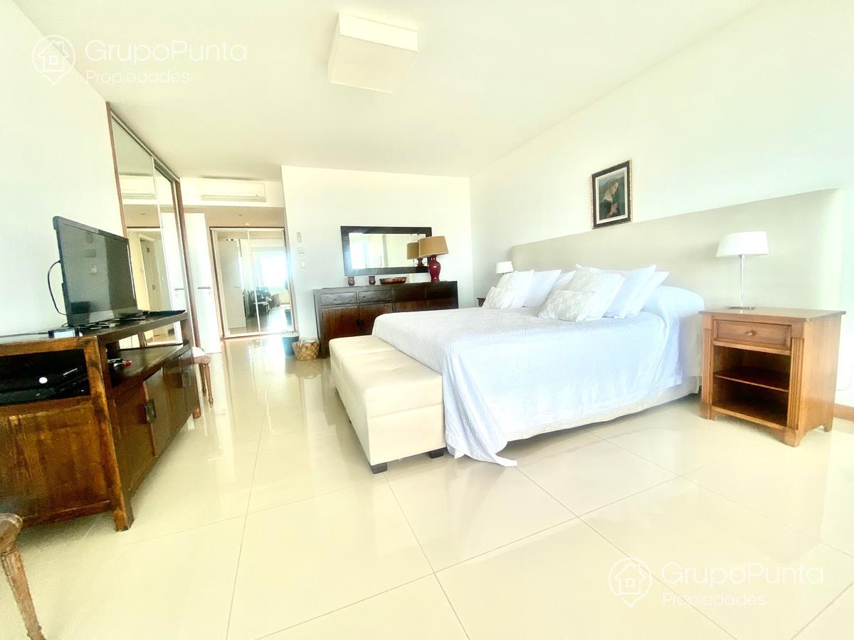 Departamento frente al mar  tres dormitorios y dependencia - torre de categoría  - Playa brava- Punta del Este · Foto 10