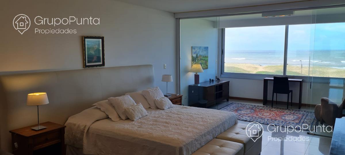 Departamento frente al mar  tres dormitorios y dependencia - torre de categoría  - Playa brava- Punta del Este · Foto 11