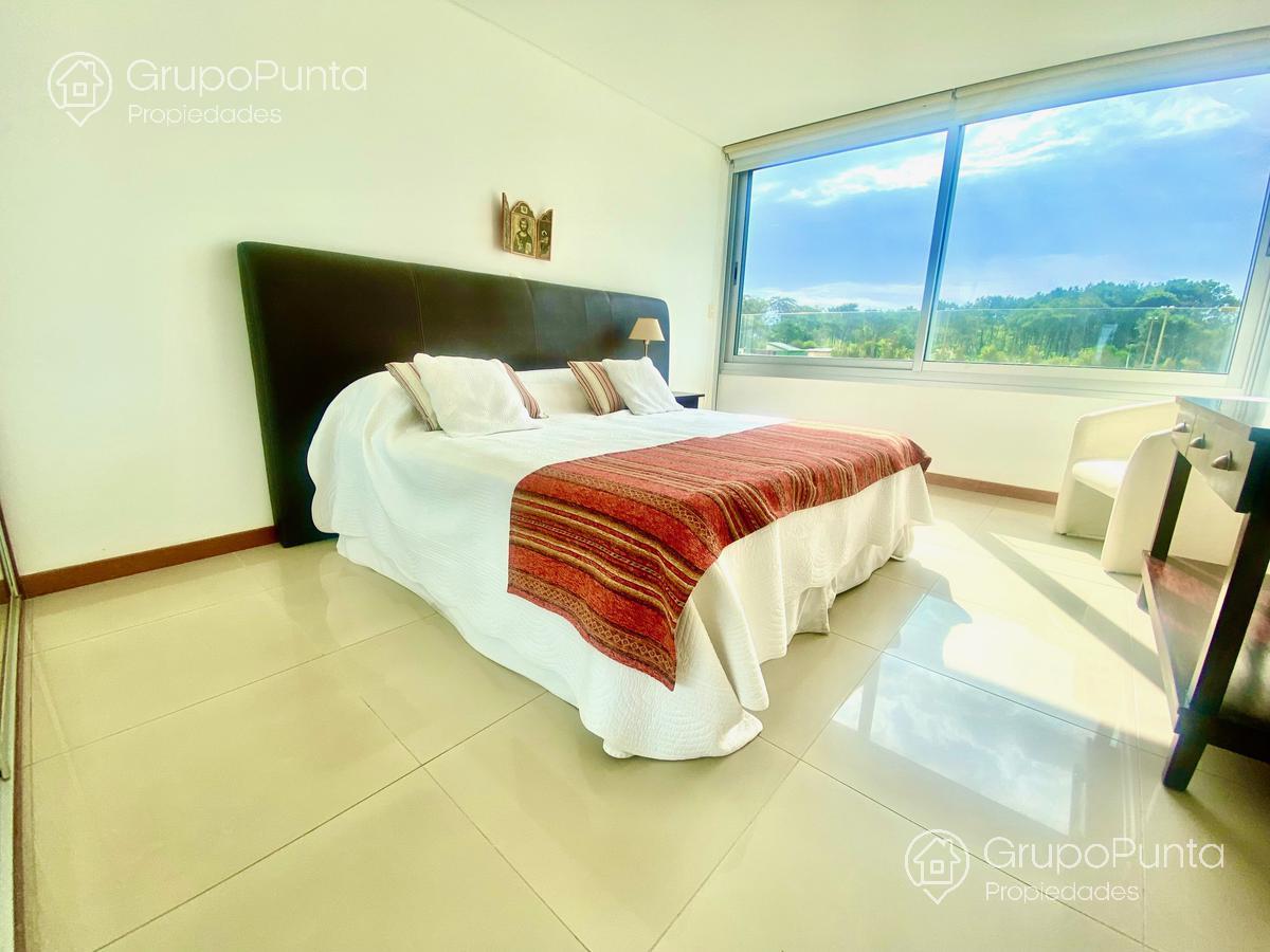 Departamento frente al mar  tres dormitorios y dependencia - torre de categoría  - Playa brava- Punta del Este · Foto 12