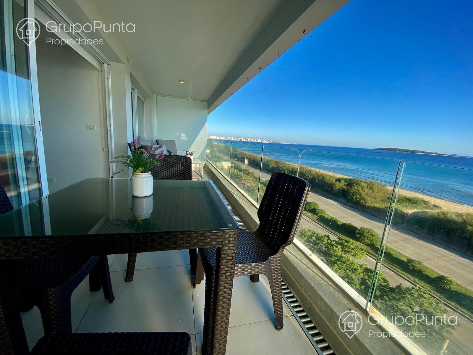 Departamento  duplex en venta y alquiler anual  frente al mar - Playa mansa -Punta del Este · Foto 5