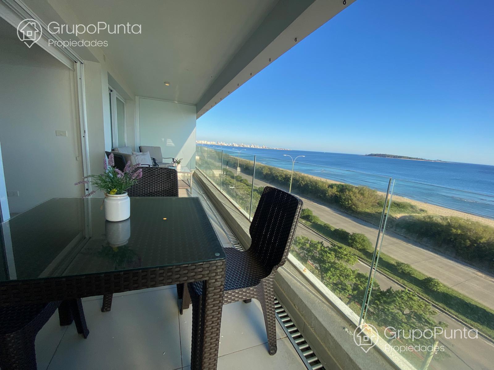 Departamento  duplex en venta y alquiler anual  frente al mar - Playa mansa -Punta del Este · Foto 6
