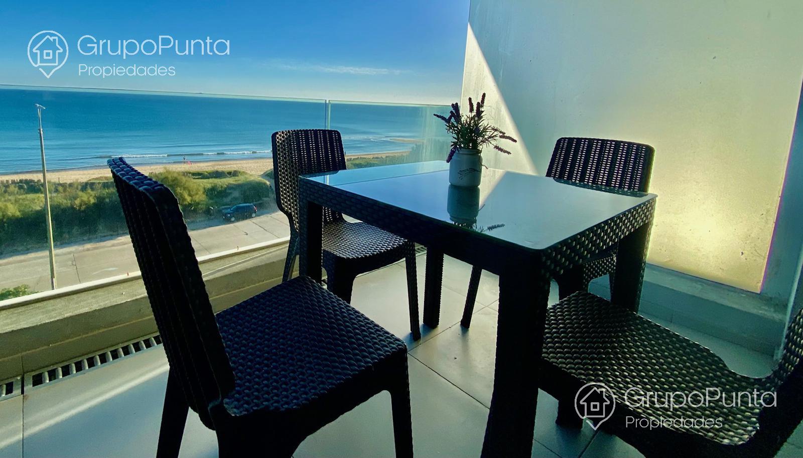 Departamento  duplex en venta y alquiler anual  frente al mar - Playa mansa -Punta del Este · Foto 7