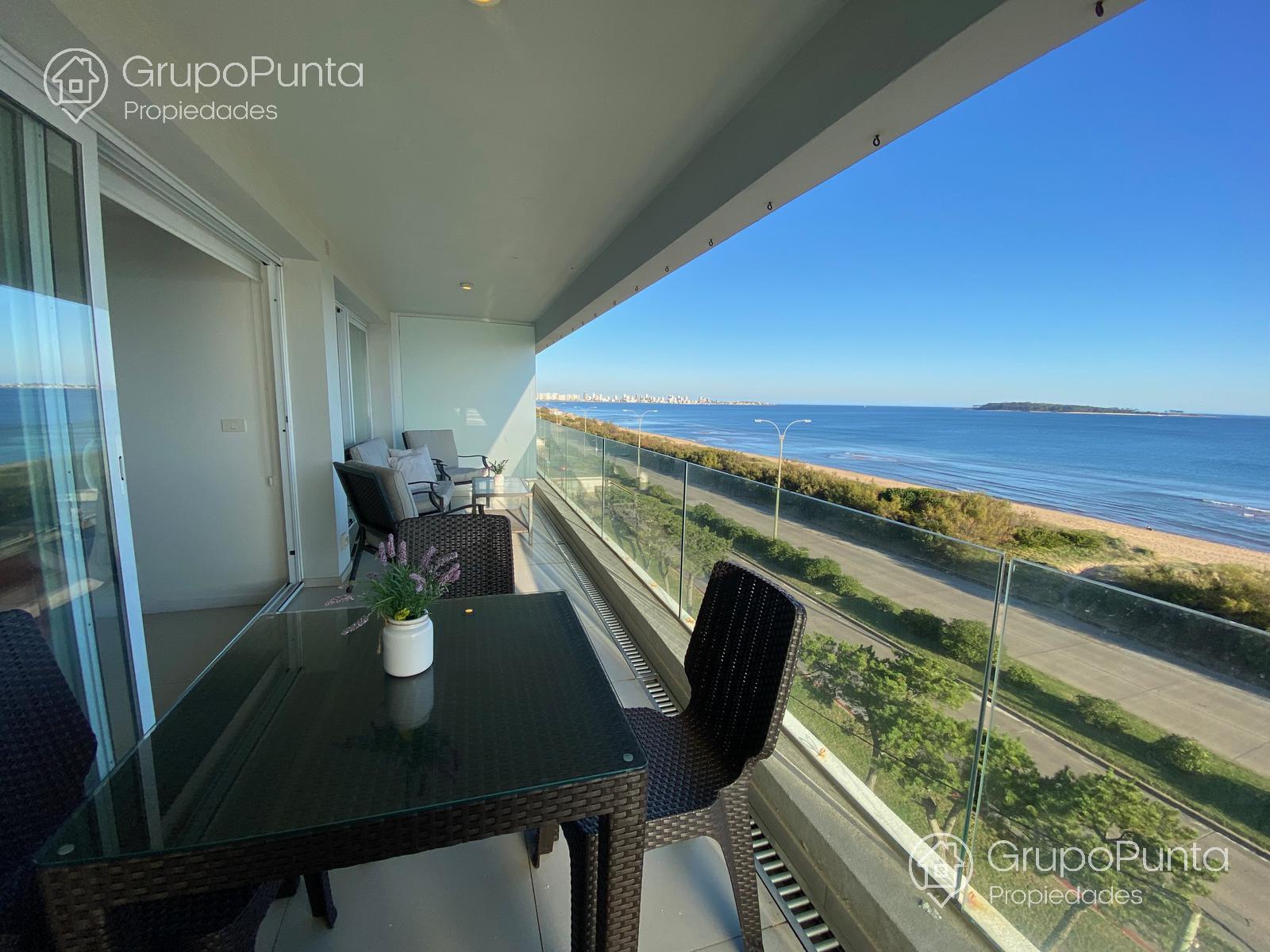 Departamento  duplex en venta y alquiler anual  frente al mar - Playa mansa -Punta del Este · Foto 8