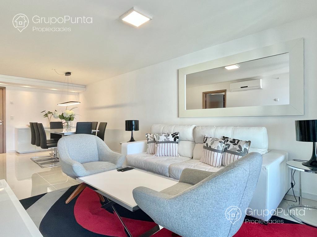 Departamento frente al mar en alquiler Piso alto Look brava   playa brava -punta del este