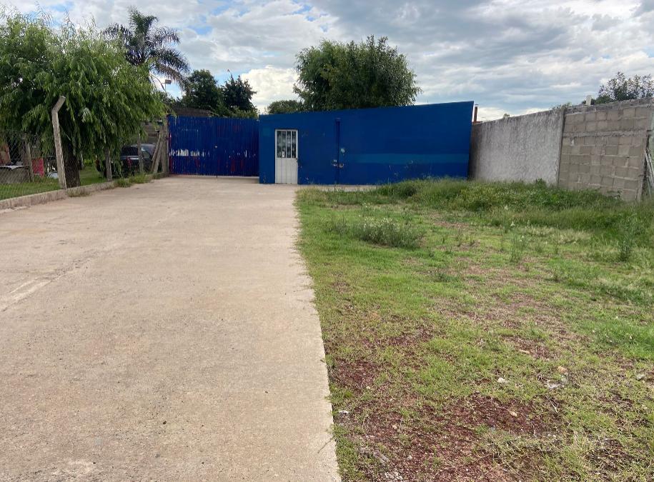 Alquiler de local comercial con amplio estacionamiento en Carmelo
