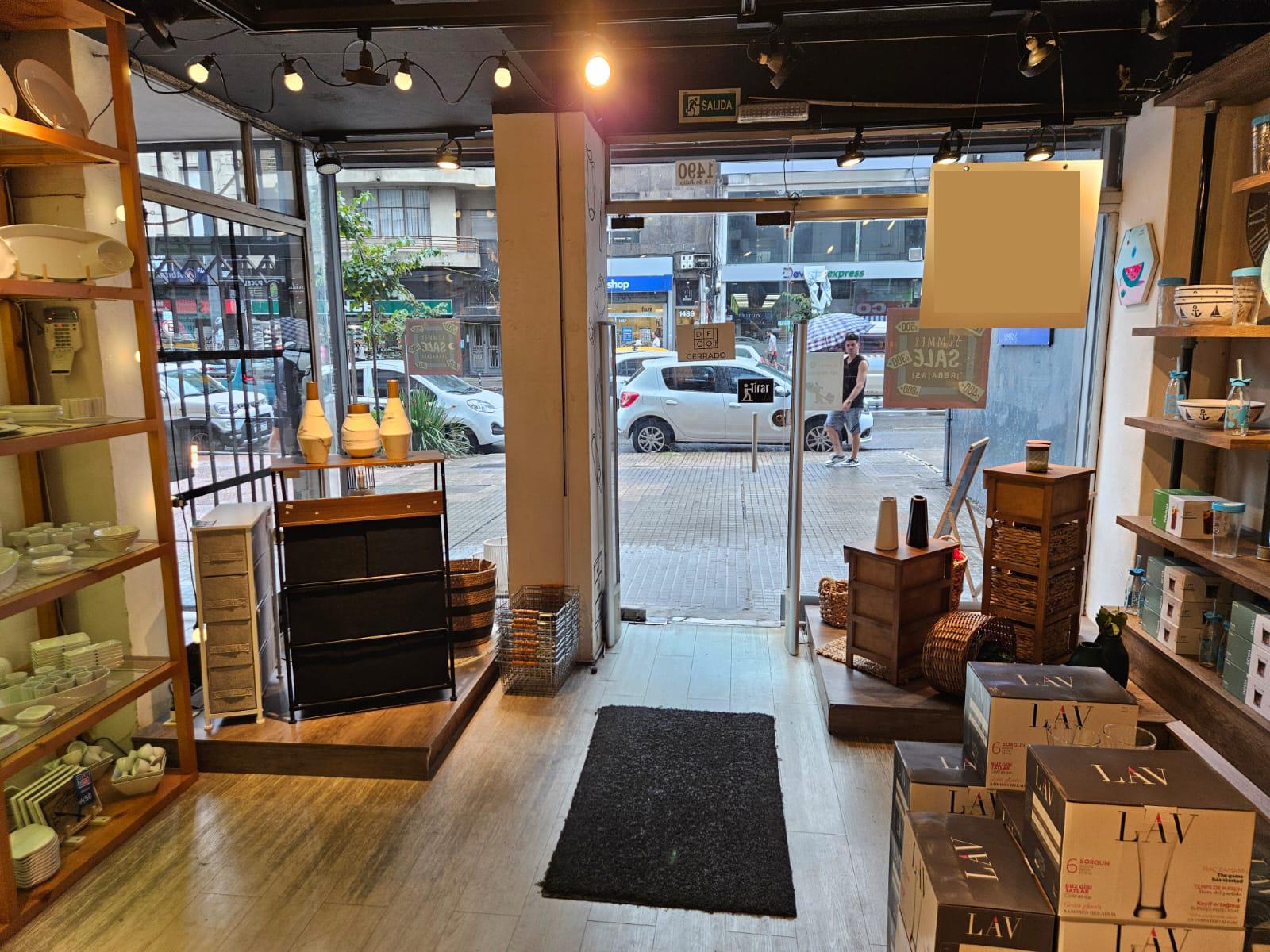 18 y Constituyente, 5 mts de frente, 140 m2 de salón, listo para entrar !! · Foto 2