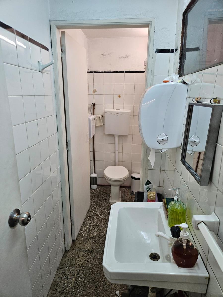 18 y Constituyente, 5 mts de frente, 140 m2 de salón, listo para entrar !! · Foto 7