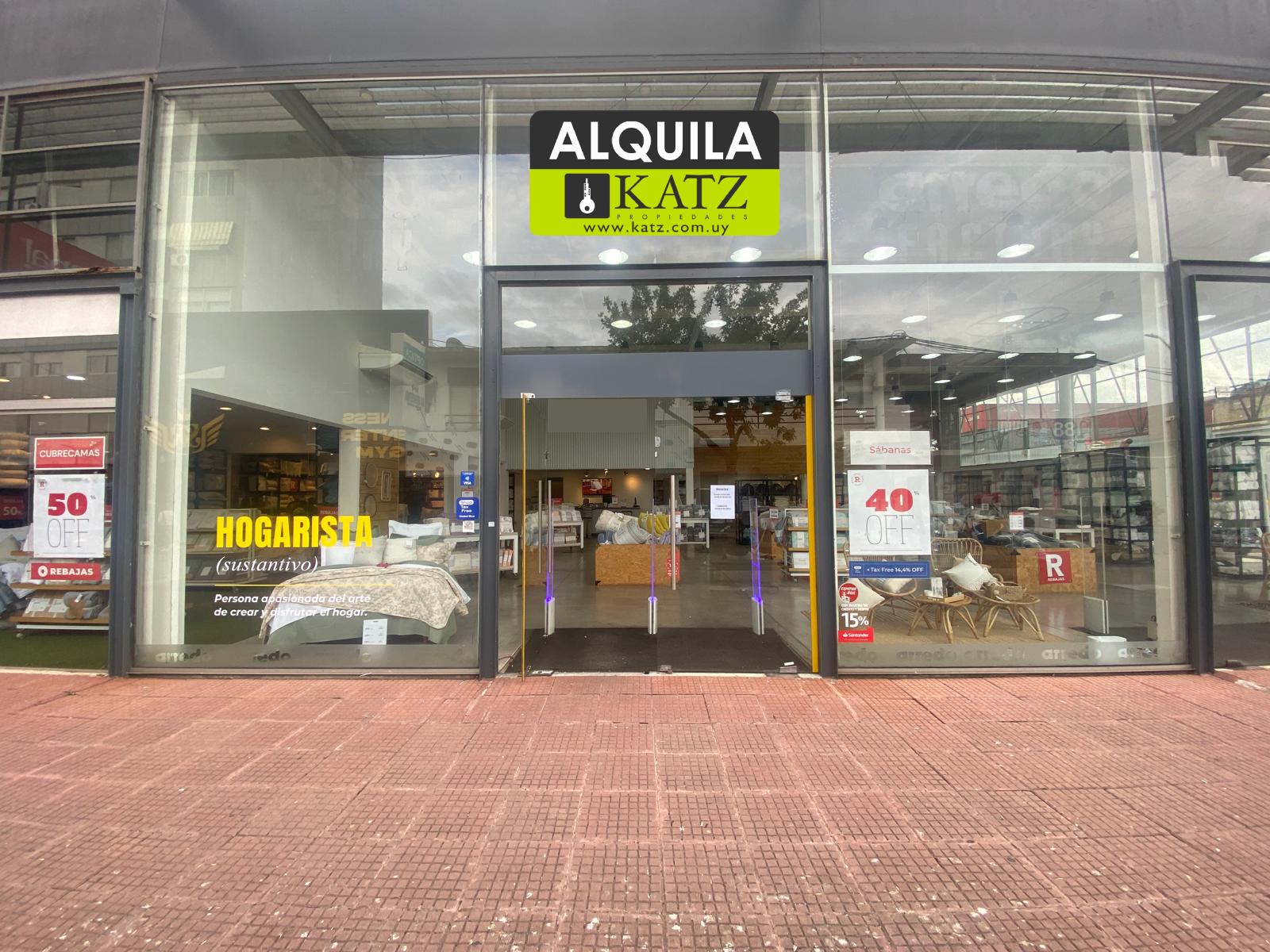 Gran local comercial en centro de Maldonado sobre peatonal Sarandí.